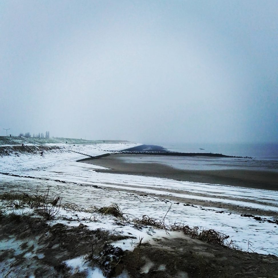 Strand bij Yerseke in de sneeuw. Januari 2017