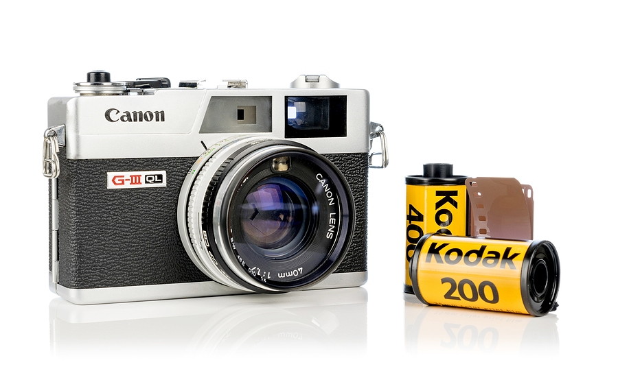 Canon Canonet 17 G-III QL retro analoge camera met een Kodak 35mm filmrolletje met 200 ISO